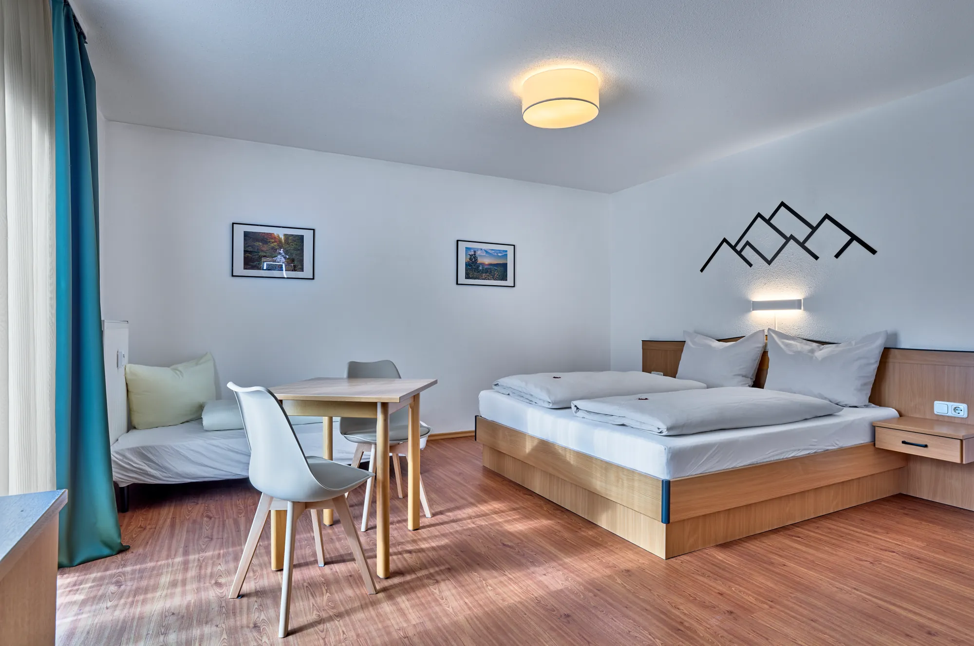 Ferienwohnung in Bodenmais mit Doppelbett und Sitzbereich