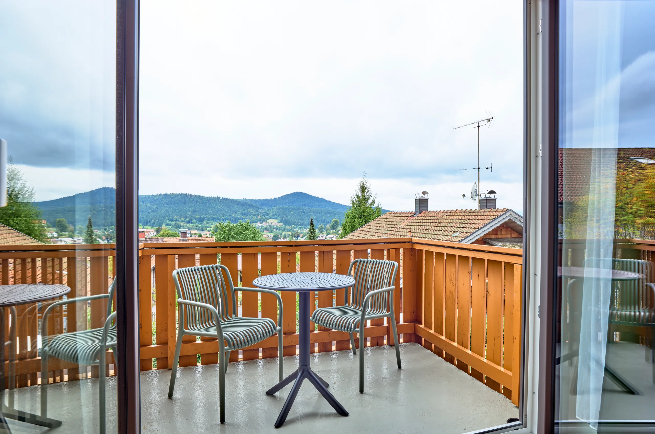 Balkon mit Blick ueber Bodenmais