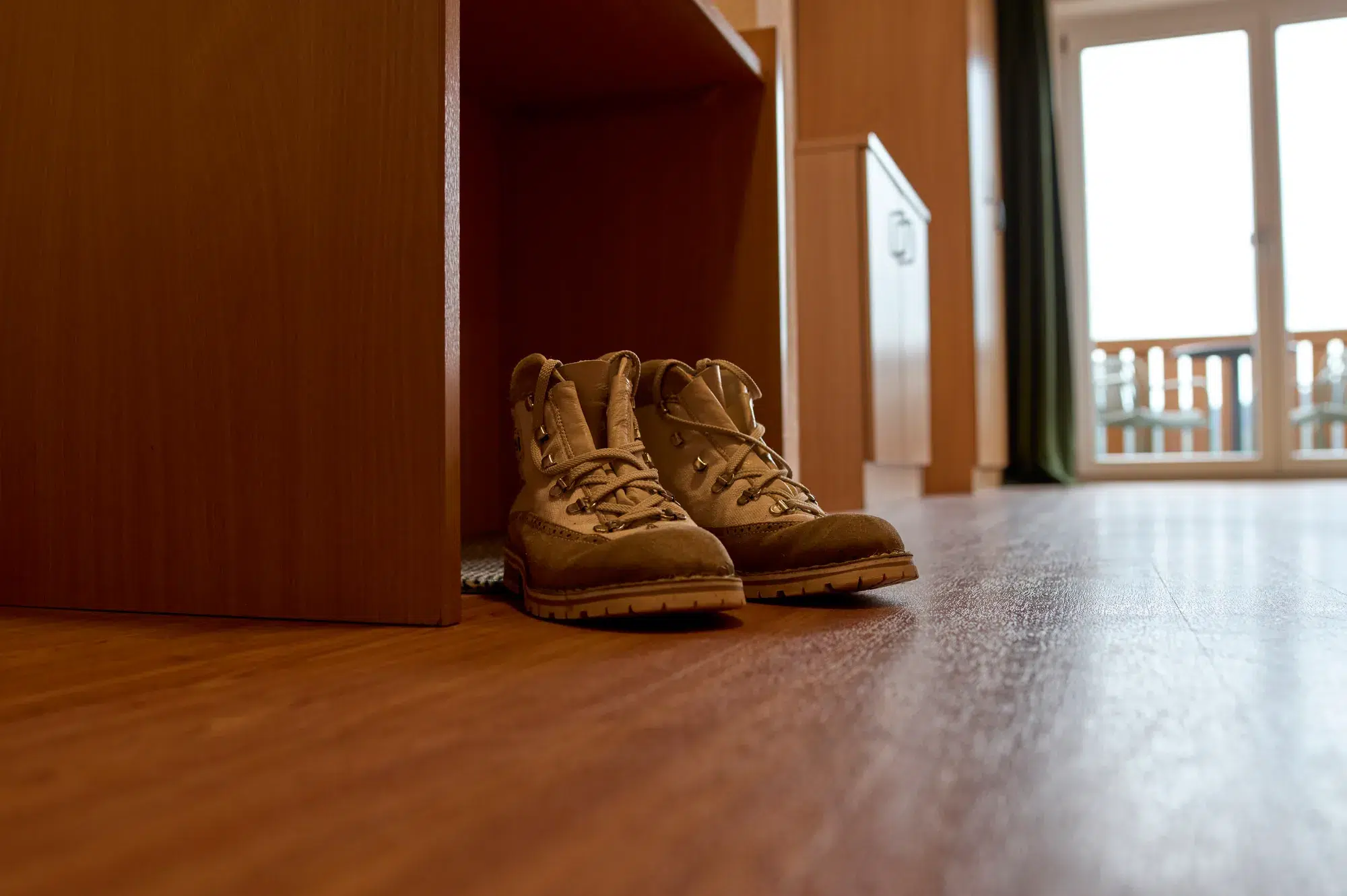 Wanderschuhe im Flur einer Ferienwohnung